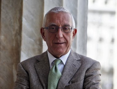 Την κάλυψη των επεμβάσεων αλλαγής φύλου από... τα ασφαλιστικά ταμεία ζητάει ο Ν.Κακλαμάνης!